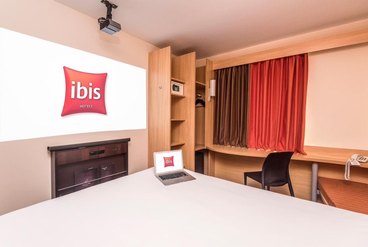 Ibis Santiago Las Condes Esterno foto