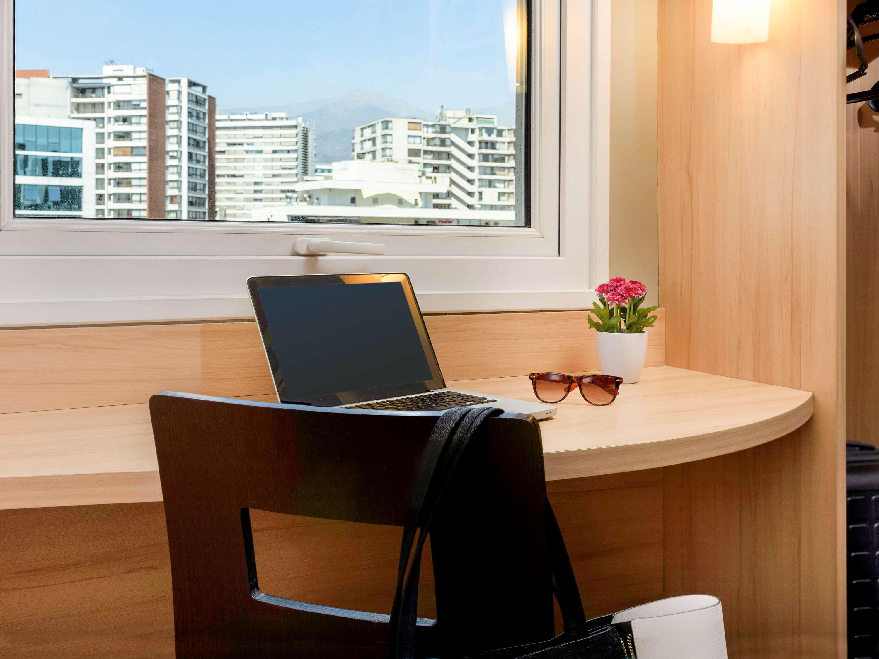 Ibis Santiago Las Condes Esterno foto