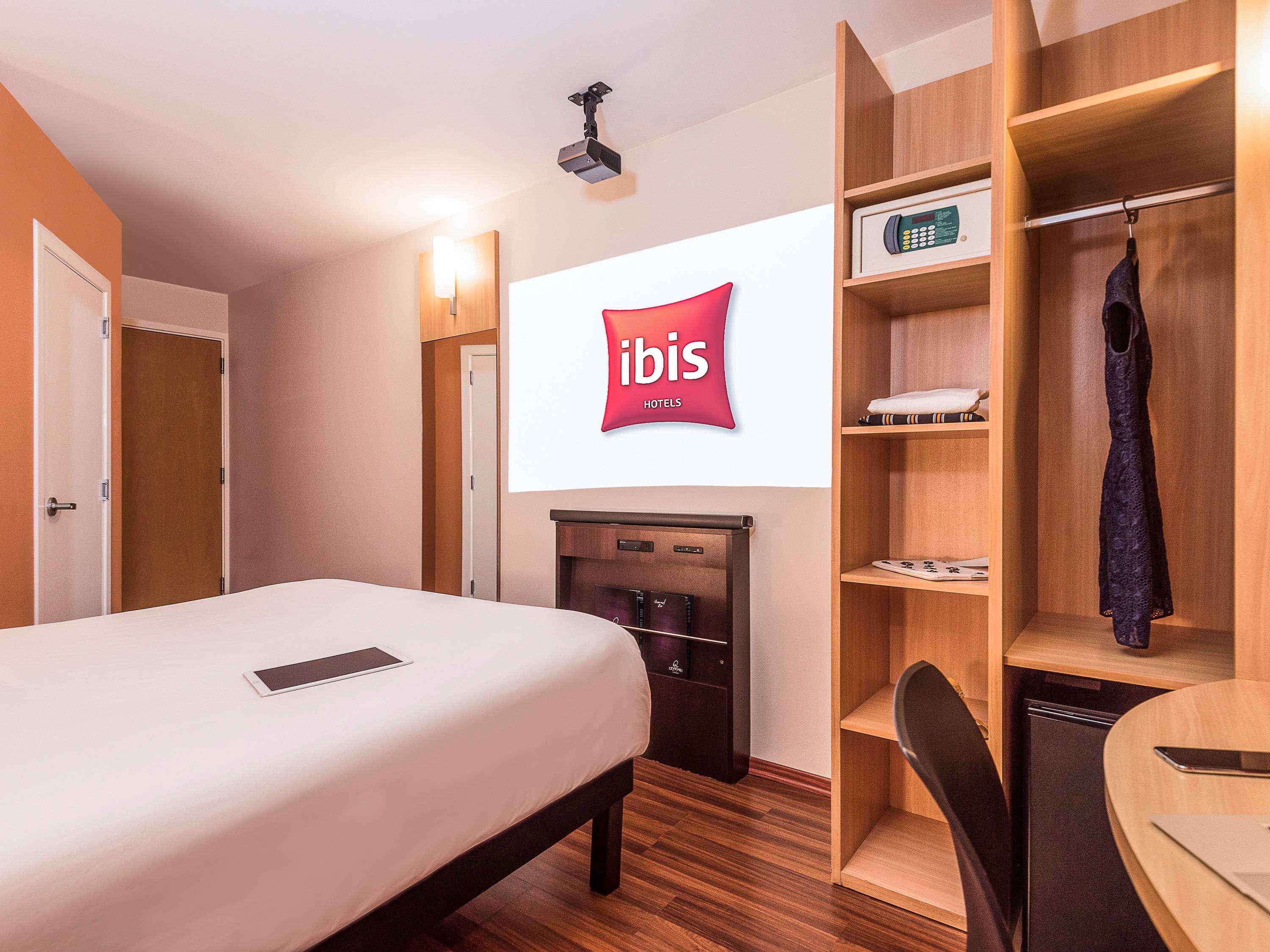 Ibis Santiago Las Condes Esterno foto