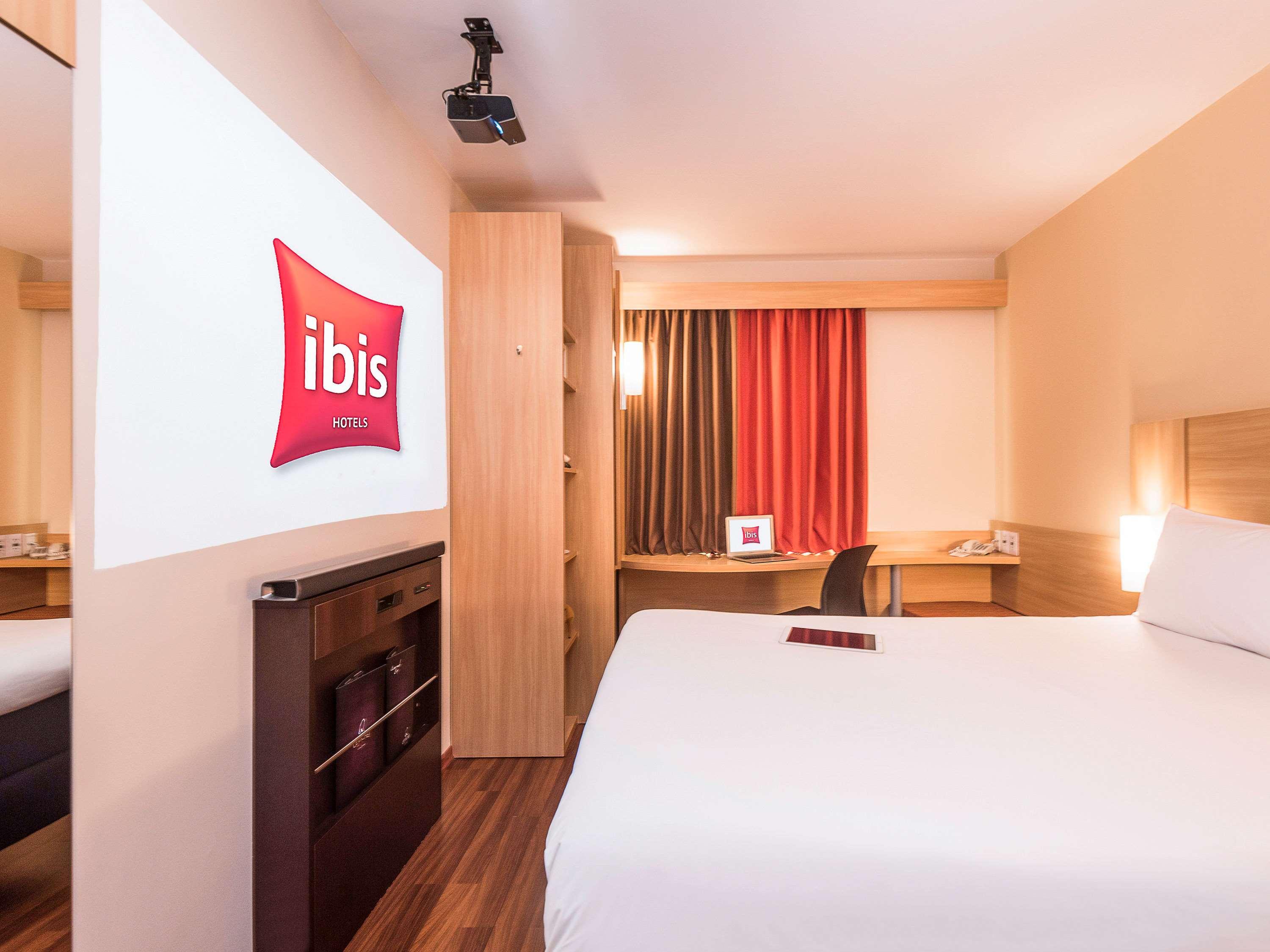 Ibis Santiago Las Condes Esterno foto