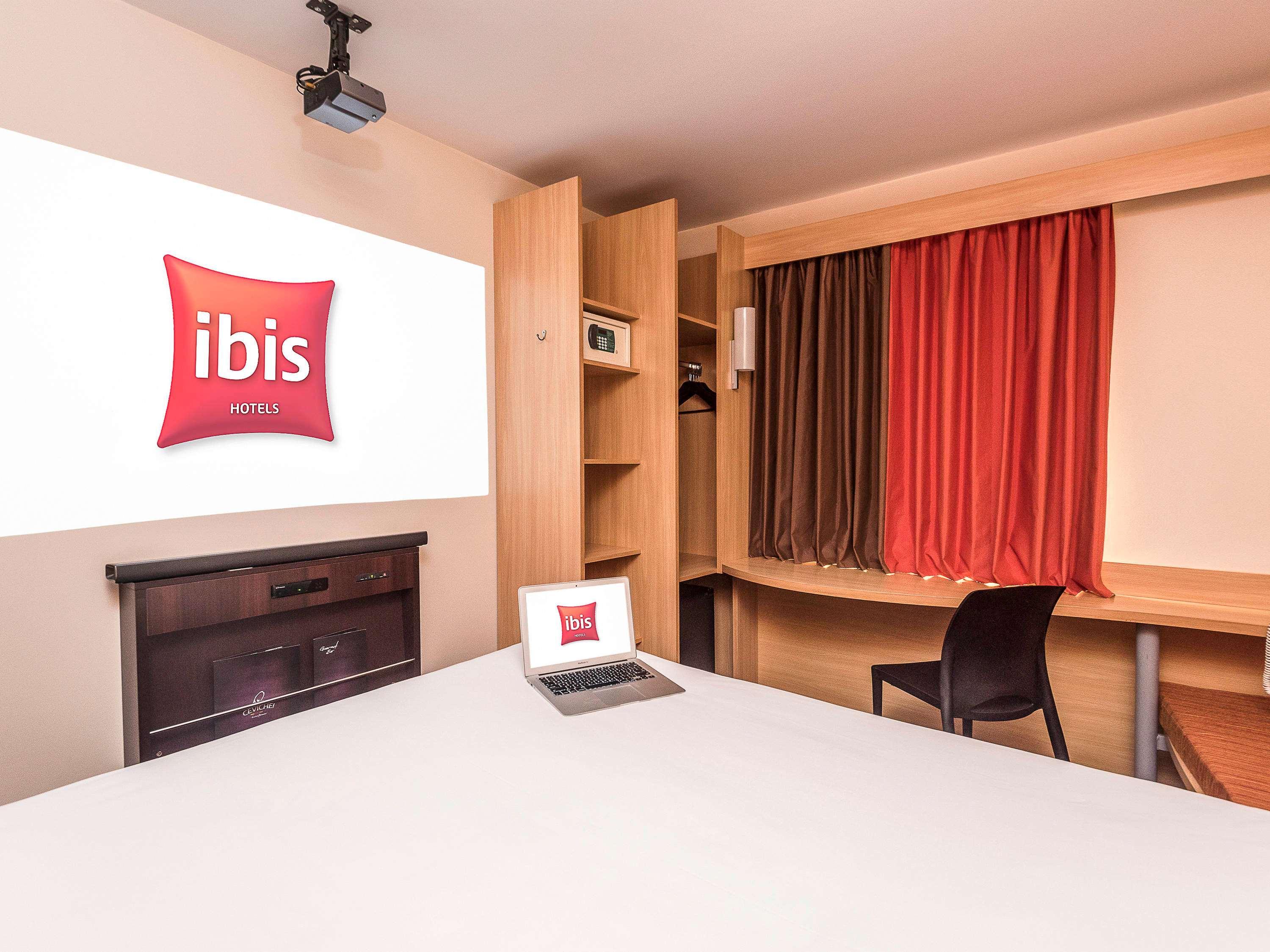 Ibis Santiago Las Condes Esterno foto