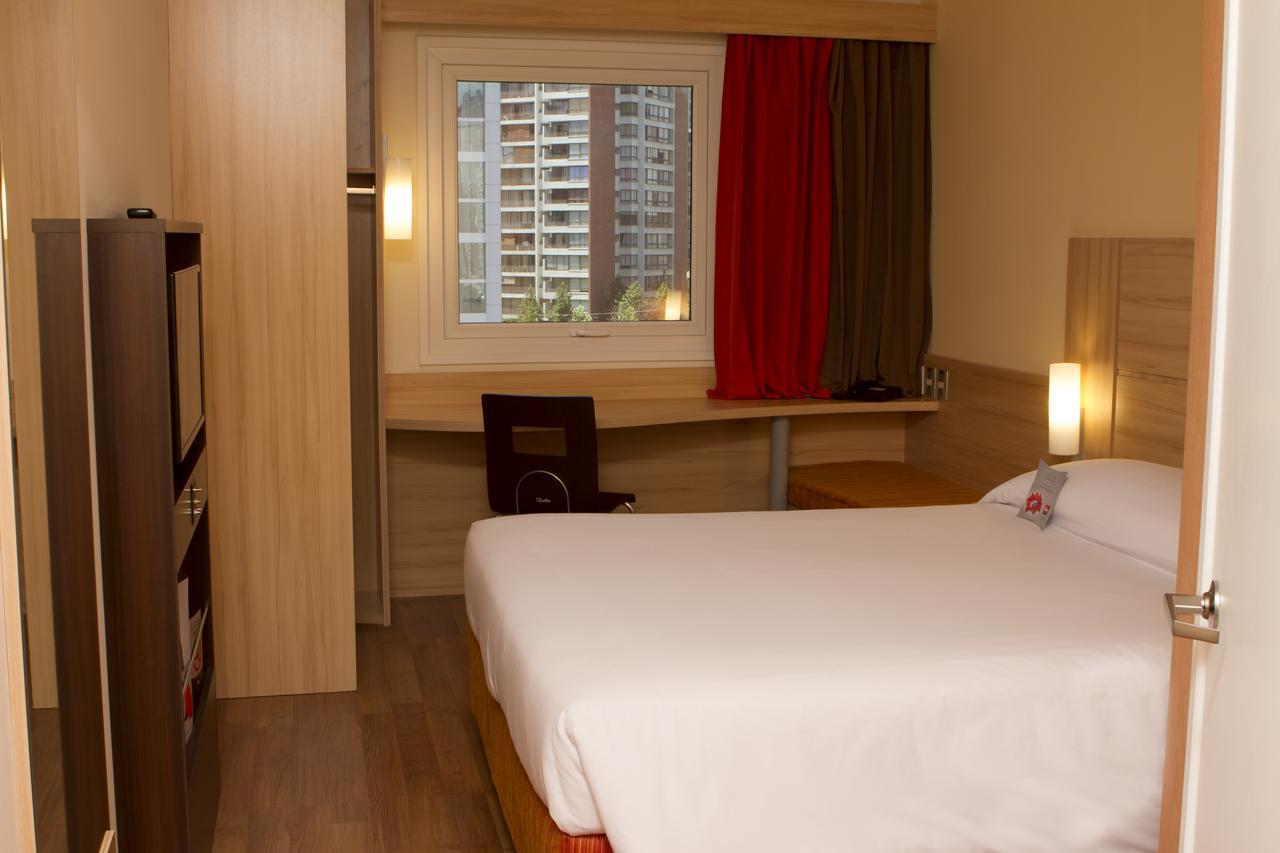Ibis Santiago Las Condes Esterno foto