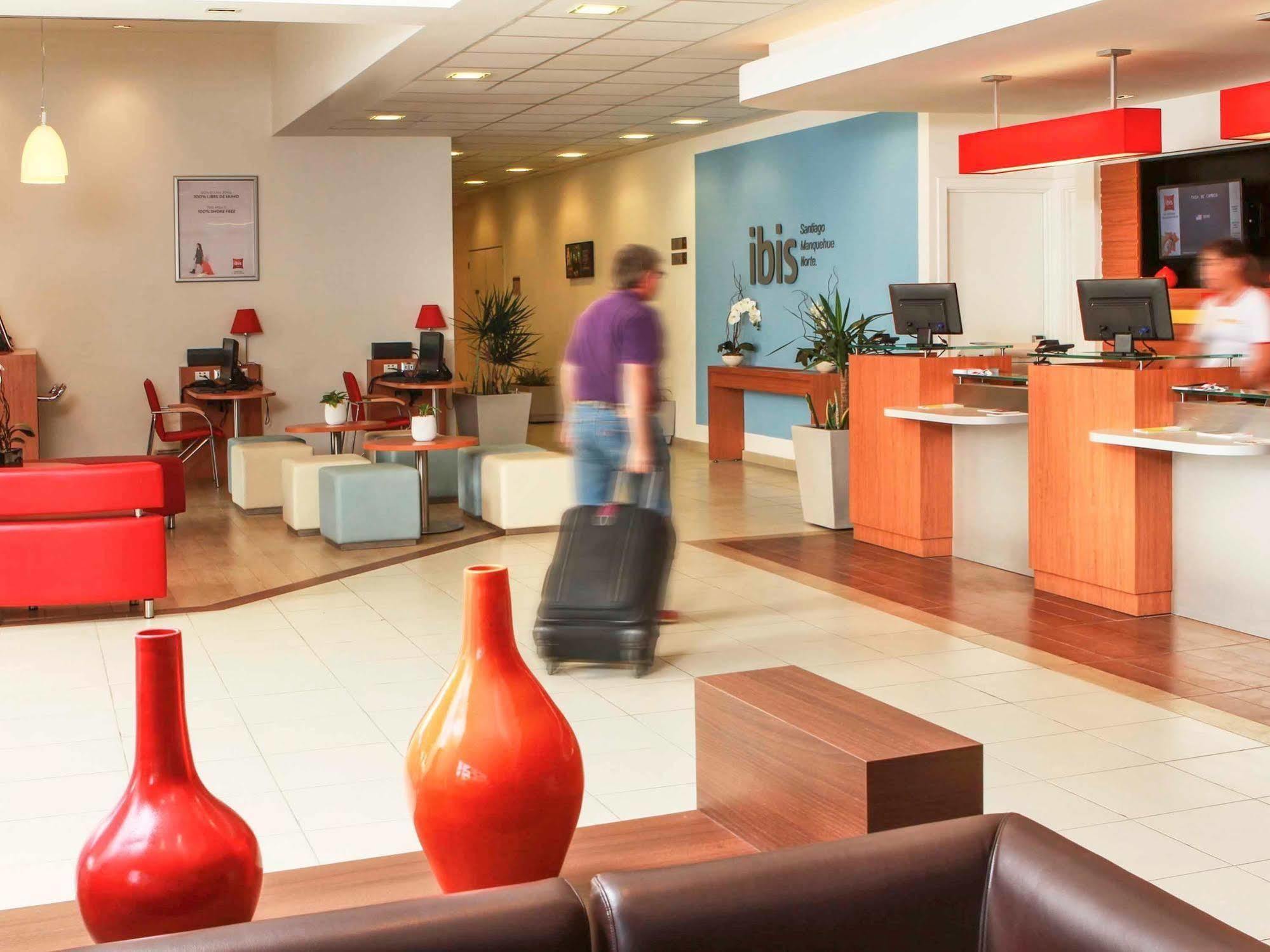 Ibis Santiago Las Condes Esterno foto